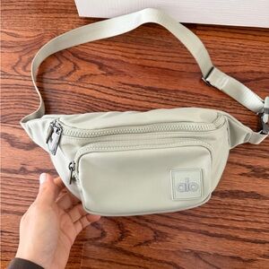 ALO Yoga Explorer Fanny Pack